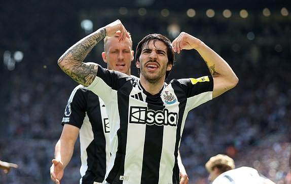 黄金甲体育-英超让五大战白热化 欧冠门票之争谁会最后掉队？