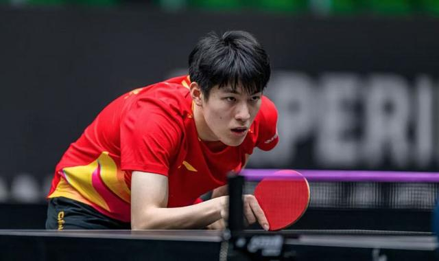 黄金甲体育-19岁温瑞博首夺成人赛冠军，该重新定义国乒“小将”这个词了|决赛|马斯喀特|乒乓球|少年|奖杯_新浪体育_新浪新闻