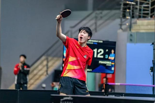 黄金甲体育-19岁温瑞博首夺成人赛冠军，该重新定义国乒“小将”这个词了|决赛|马斯喀特|乒乓球|少年|奖杯_新浪体育_新浪新闻