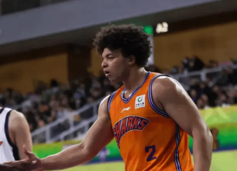 黄金甲体育-洛夫顿今日砍下31分11助攻,CBA生涯首次砍下30+10助攻