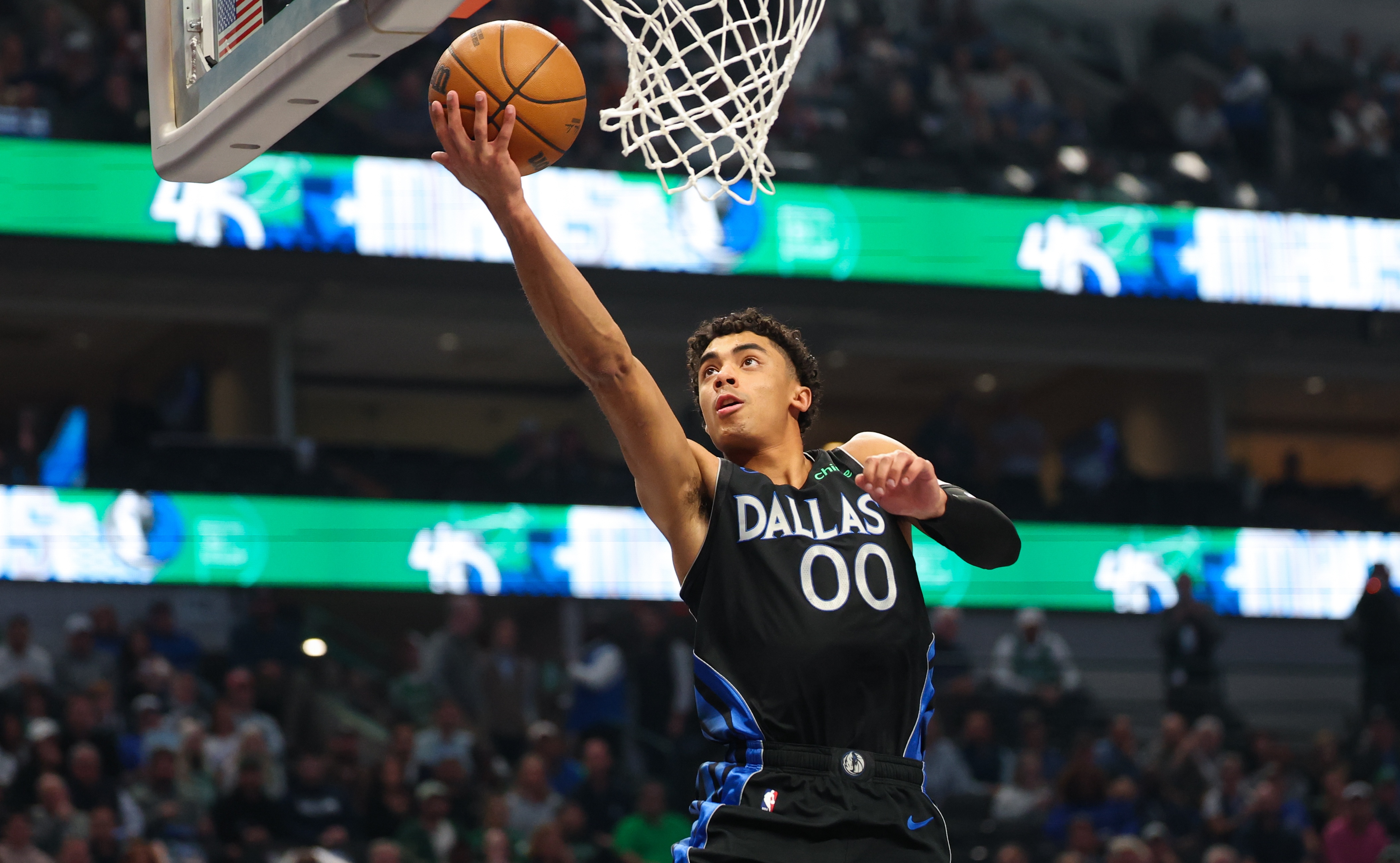 黄金甲体育-外线哑火！克里斯蒂15投仅4中拿到11分5板 三分9中1