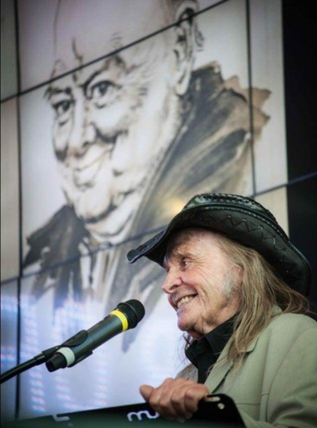 黄金甲体育官网-机不可失!万国群星开卖著名画作 教你如何画梅西