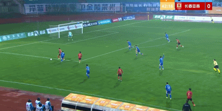 黄金甲体育-南京城市2-1逆转长春亚泰,泽-维托尔破门、余梦辉建功