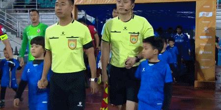 黄金甲体育-南京城市2-1逆转长春亚泰,泽-维托尔破门、余梦辉建功