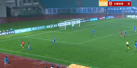黄金甲体育-南京城市2-1逆转长春亚泰,泽-维托尔破门、余梦辉建功