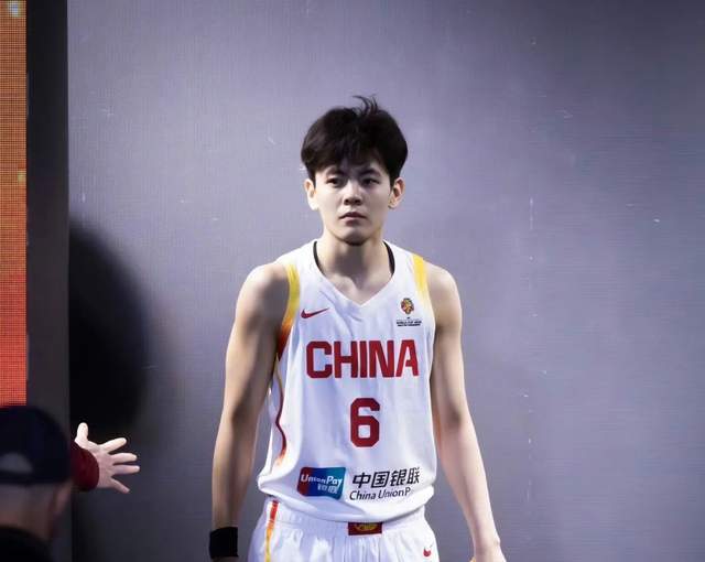 黄金甲体育-中国女篮今夜变阵，半场领先南苏丹10分！罗欣棫9分，张子宇8分