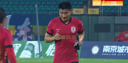 黄金甲体育-南京城市2-1逆转长春亚泰,泽-维托尔破门、余梦辉建功