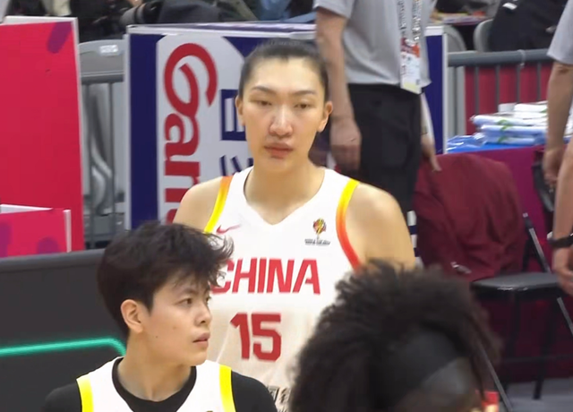 黄金甲体育-中国女篮今夜变阵，半场领先南苏丹10分！罗欣棫9分，张子宇8分