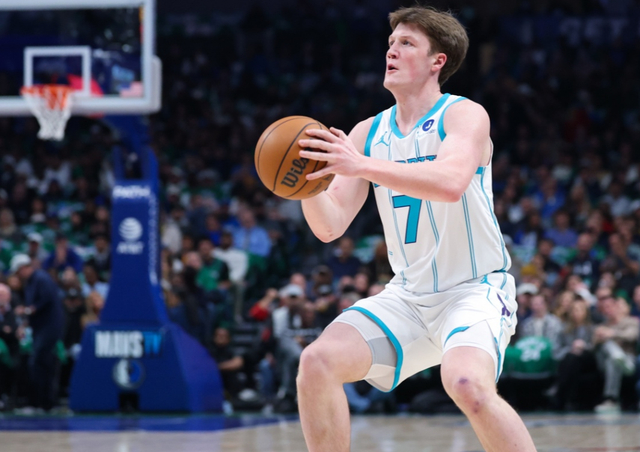 黄金甲体育官网-236个三分！20岁菜鸟打成联盟第一，黄蜂重建成功，他冲历史纪录|克尼佩尔|圣安东尼奥马刺队|夏洛特黄蜂队|NBA常规赛|文班亚马_新浪体育_新浪新闻